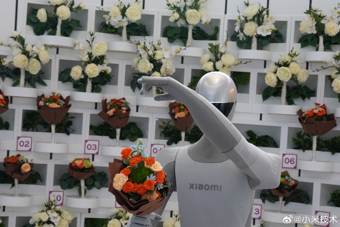 小米新一代人形机器人亮相 2026 世界机器人博览会,8 月 20 日起展台将对普通观众开放
